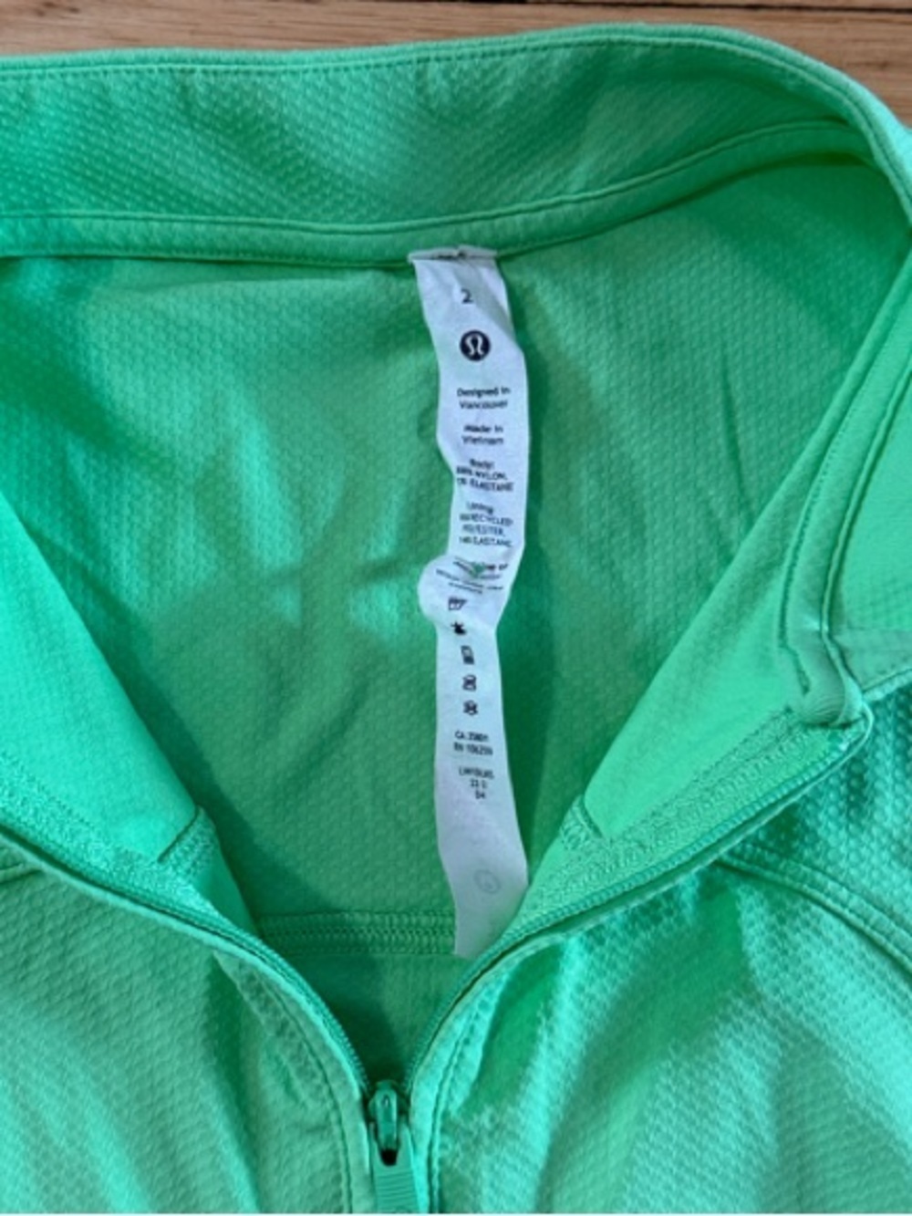 Lululemon Front Zip Mock-Neck Tennis Tank Top in Scream Green Light, Size 2 - Picture 2 of 5